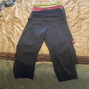 Lot of five pairs of workout capris
